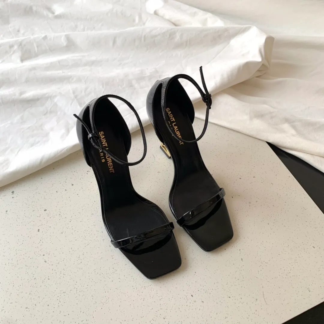👟👟Ex-factory price 520 SAINT LAUREN*" Saint Laurent YSL classic one-word high-heeled sandals with logo lettering. Only YSL understands women's hearts best and does not accept refutation. It is a super invincible feminine artifact and a must-have for women (✅Z products are fully customized, with self-molded toe hardware, perfect consistency) Upper: Customized imported cotton silk fabric/Imported calf patent leather Lining: Imported 🐑Sheep leather Sole: Imported genuine leather outsole Heel height: 9cm Color: black lacquer with silver, black with gold Size: 35-39 (full set of packaging)